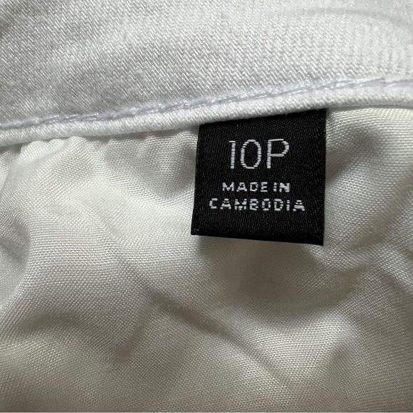 Simply Vera Wang Mid Rise Button Fly Capri Jeans - Picture 10 of 13